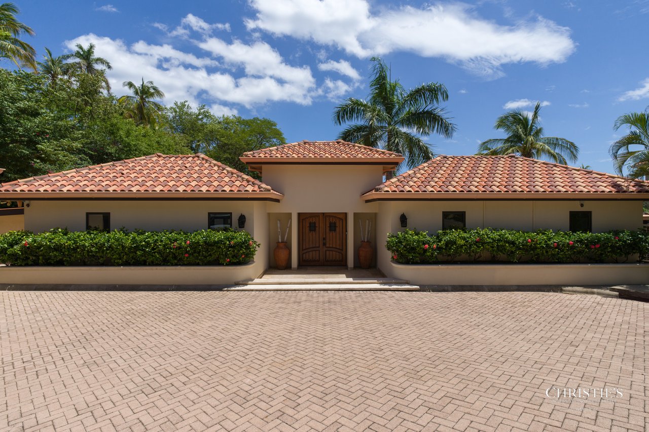 Casa Playa Bonita | Beachfront Luxury Estate in Playa Flamingo