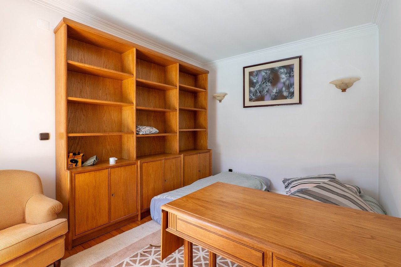Secluded 5-Bedroom Villa with Pool and Sea Views on Expansive Dune-Side Plot – Apúlia e Fão