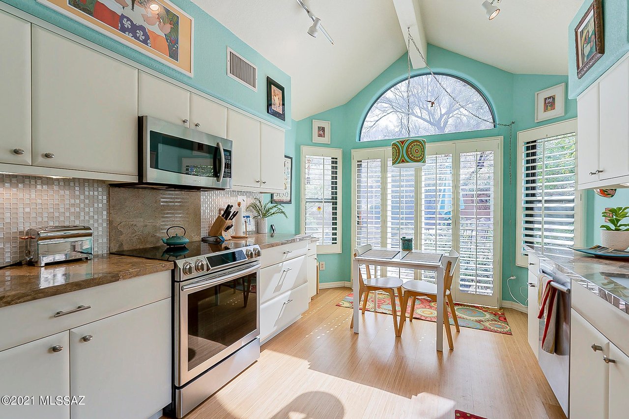 1323 E Stoney Canyon Cir