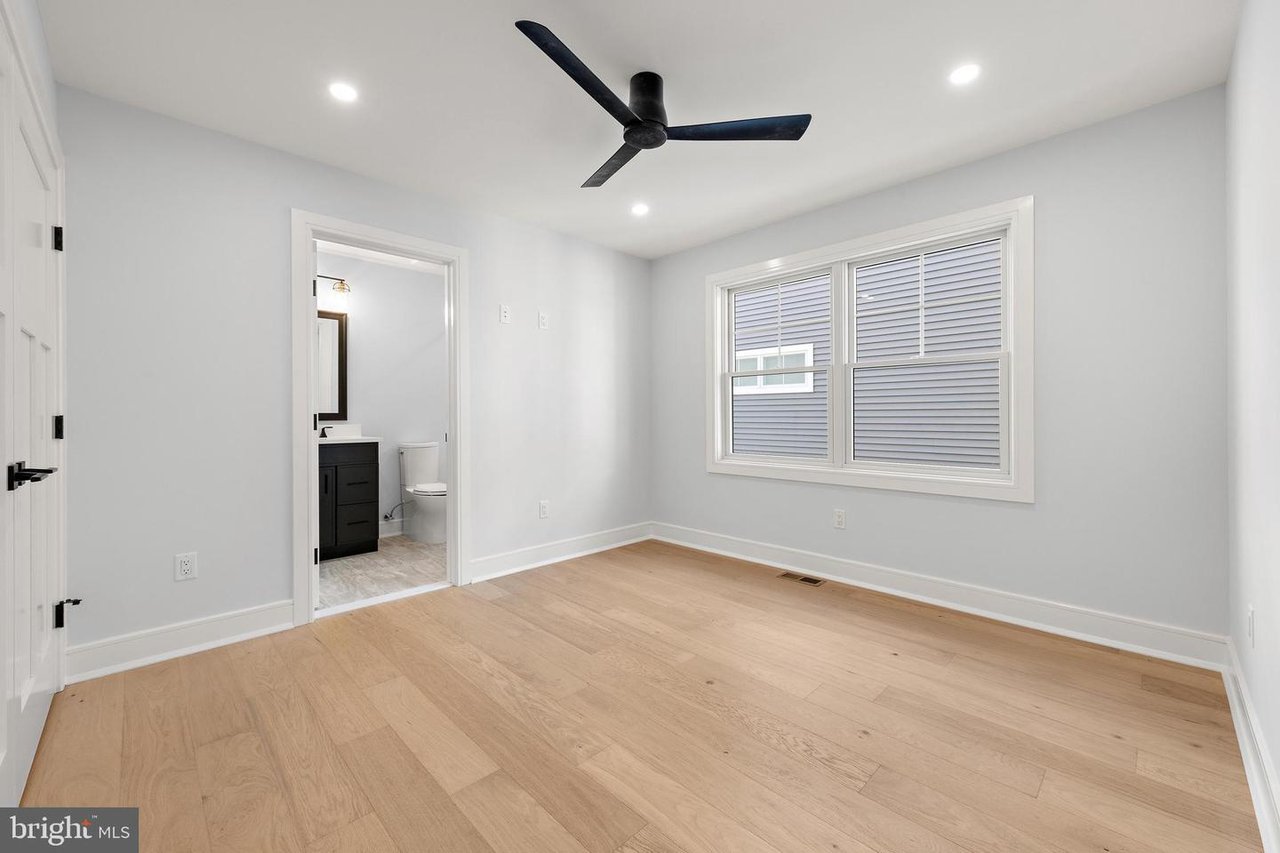 	352 N 5th St, Surf City Boro, NJ 08008