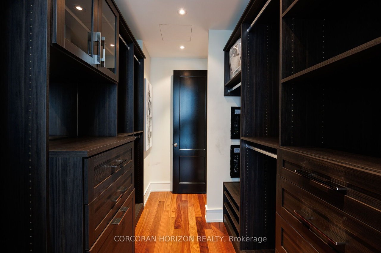 LUXURY AT THE RITZ RESIDENCES