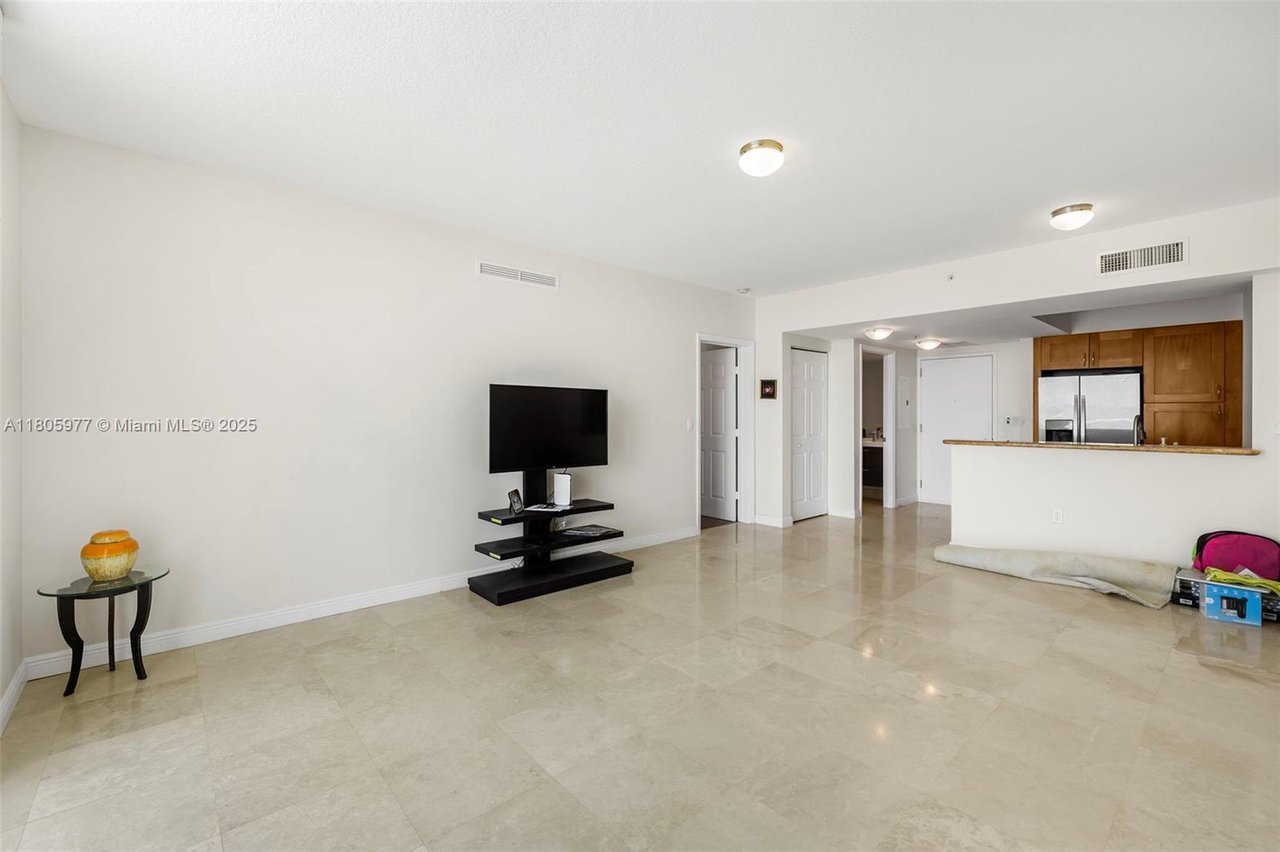 Duo Condominium East, Unit 1604E