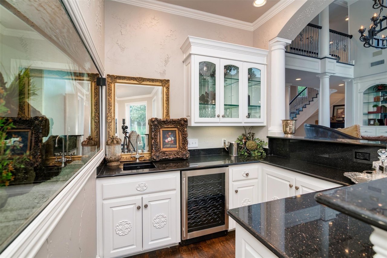Exquisite Estate On 2.5 Acres - Heath, TX