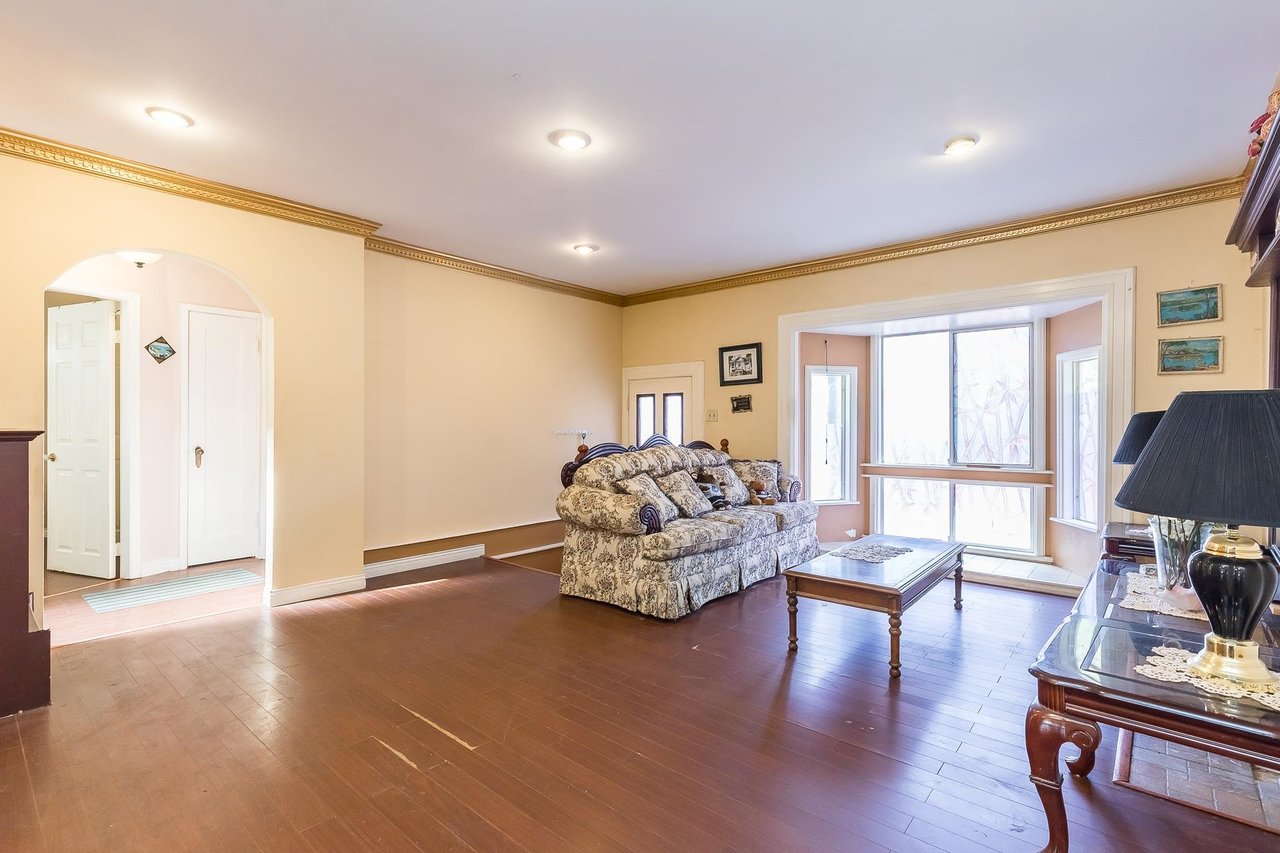 21504 Dewdney Trunk Rd