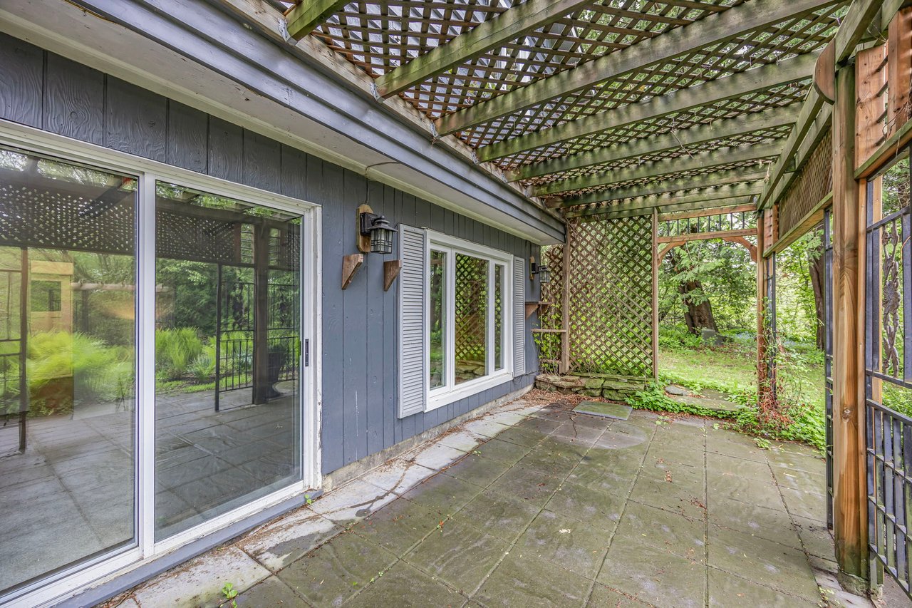 55 Old Church Road, King