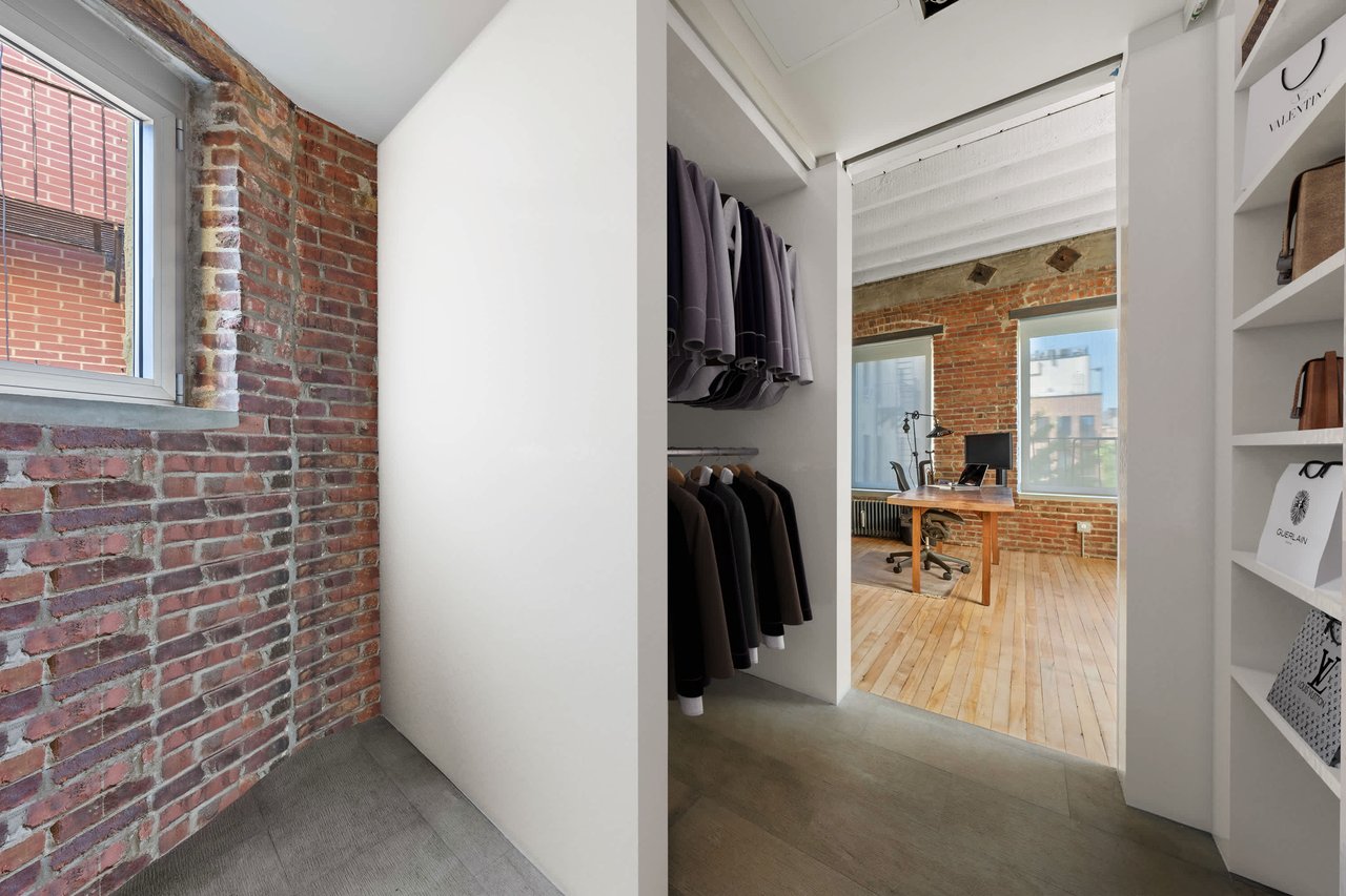 224 E 7th St, Unit PH16