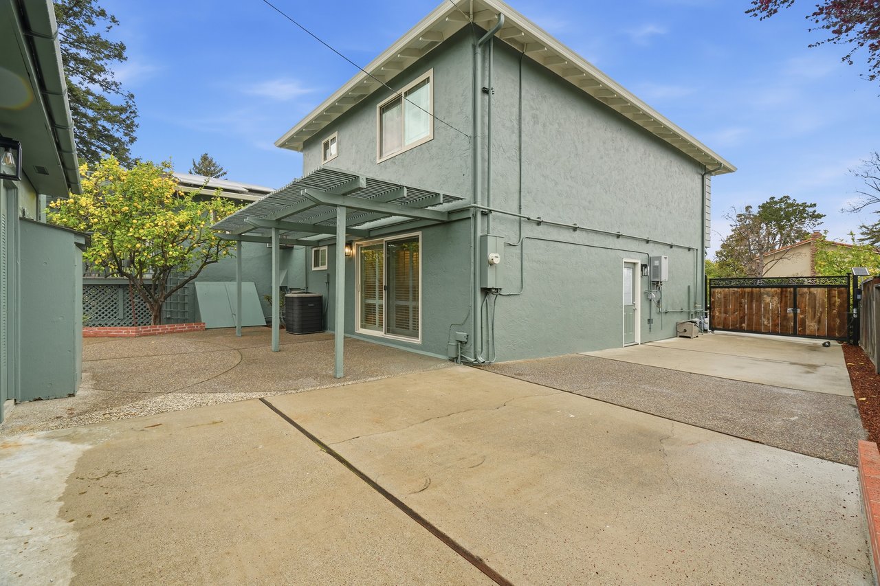 1554 Queenstown Court