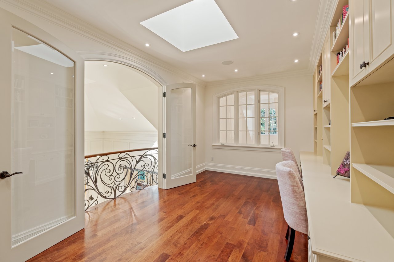 1081 Argyle Drive, Oakville
