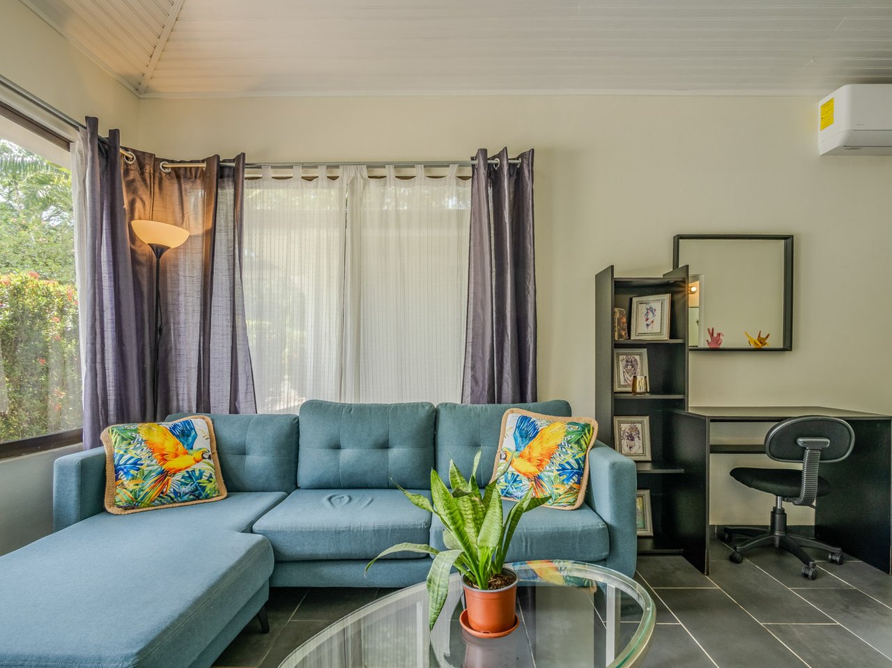 Tropical 3-Cabin Home with Pool and Gardens in the Heart of Uvita