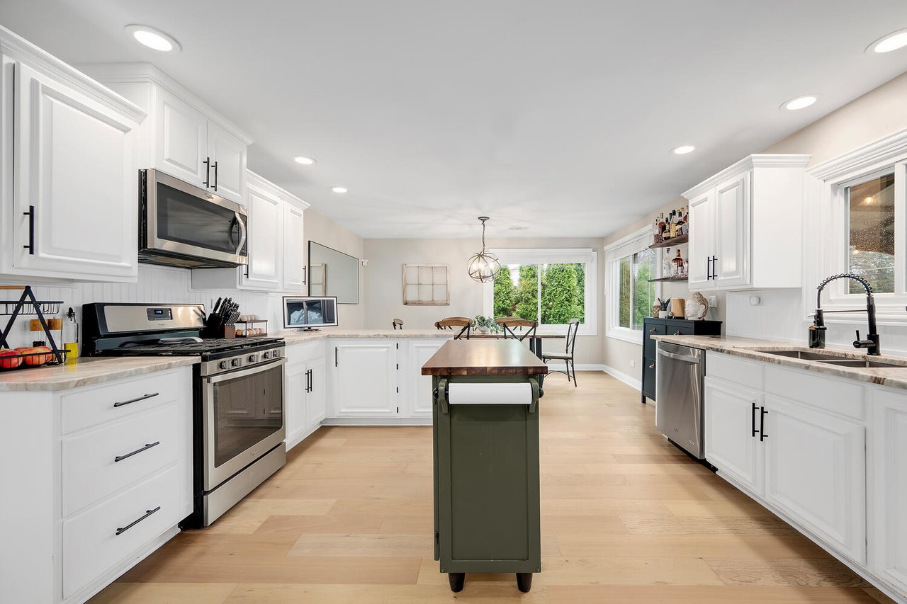 0S725 East St, Winfield IL – Updated Farmhouse with Charm, Space, and Location