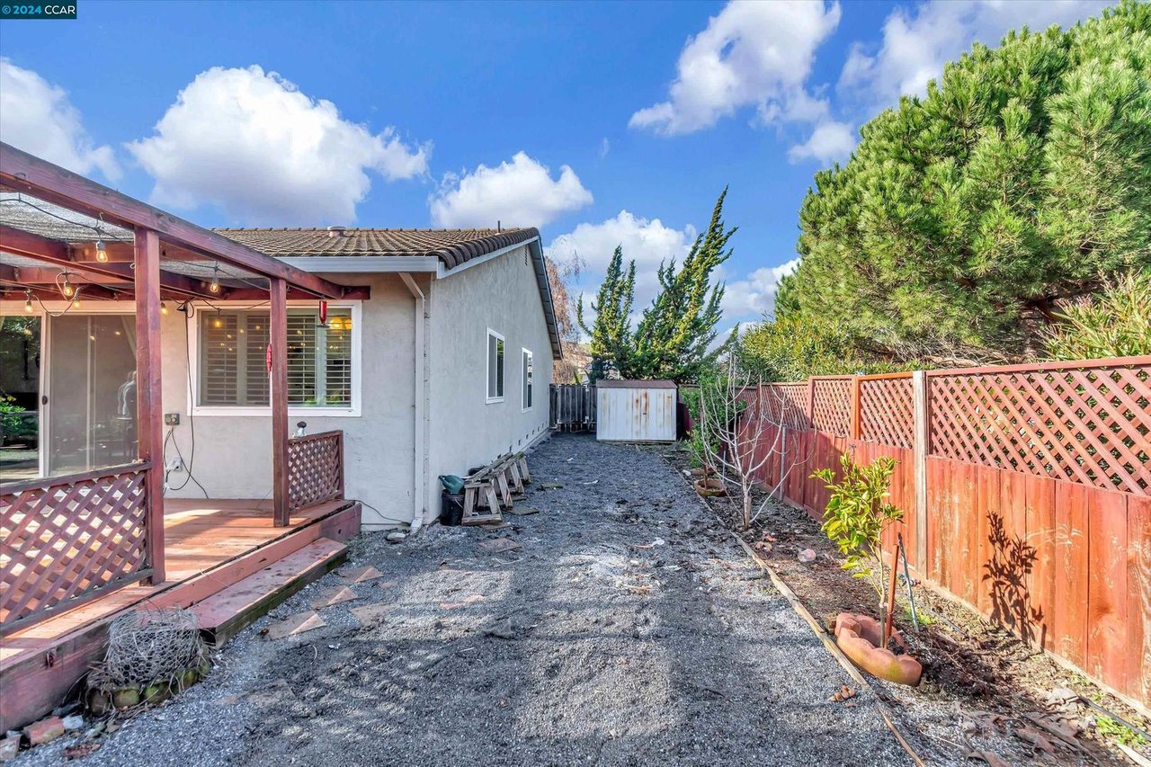 2216 Bristlecone Dr