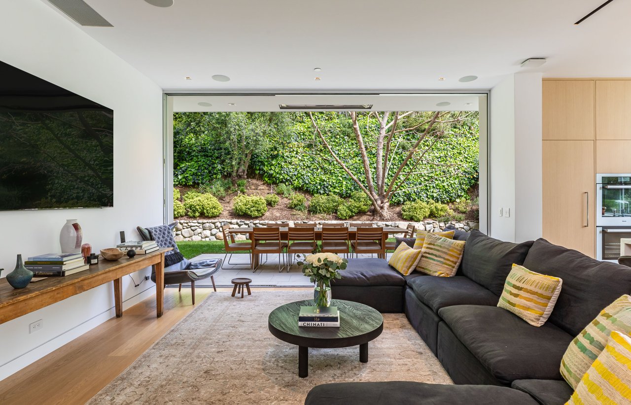9011 Alto Cedro Dr, Beverly Hills