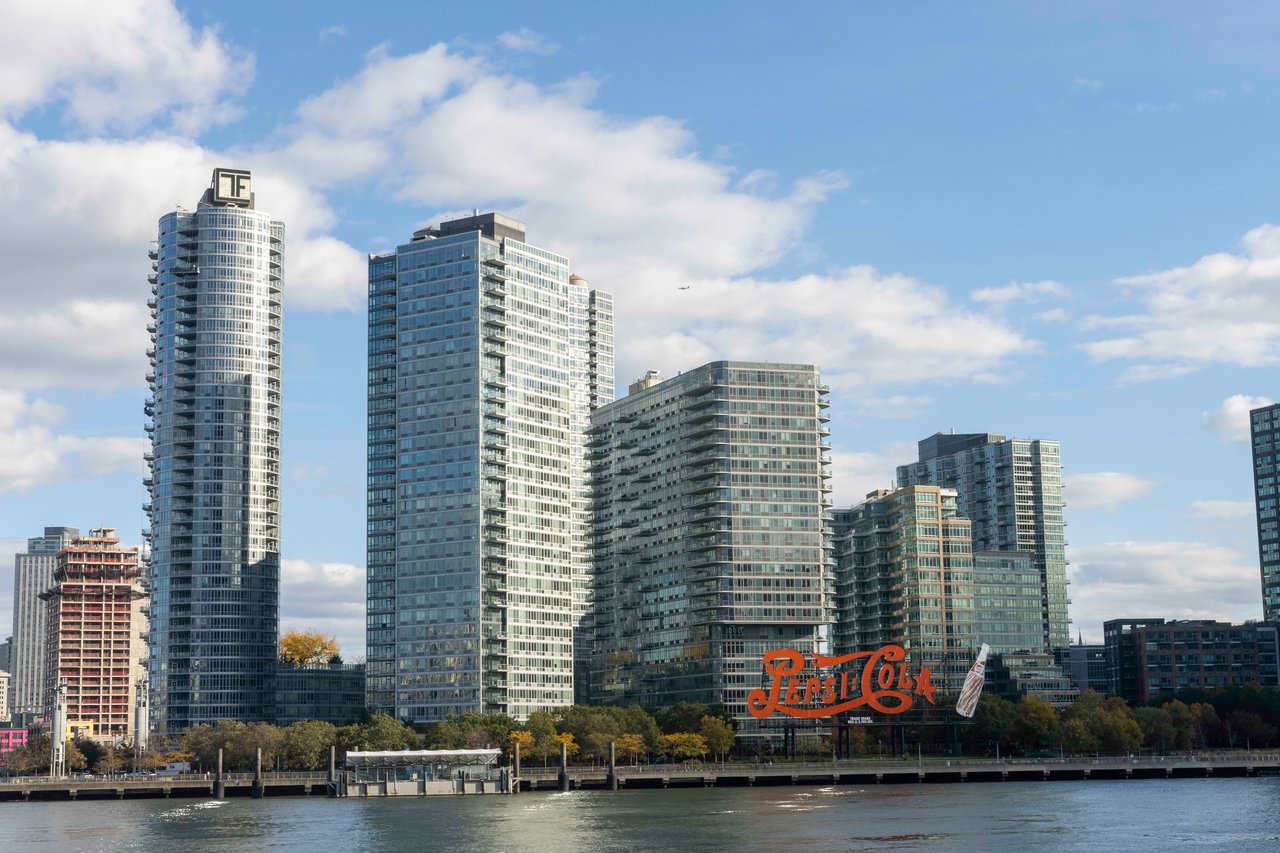 Loft 21 luxury condominium at 11-50 45th Road in Long Island City, Queens, featuring loft-inspired architecture, contemporary residences, landscaped amenities, and modern design.