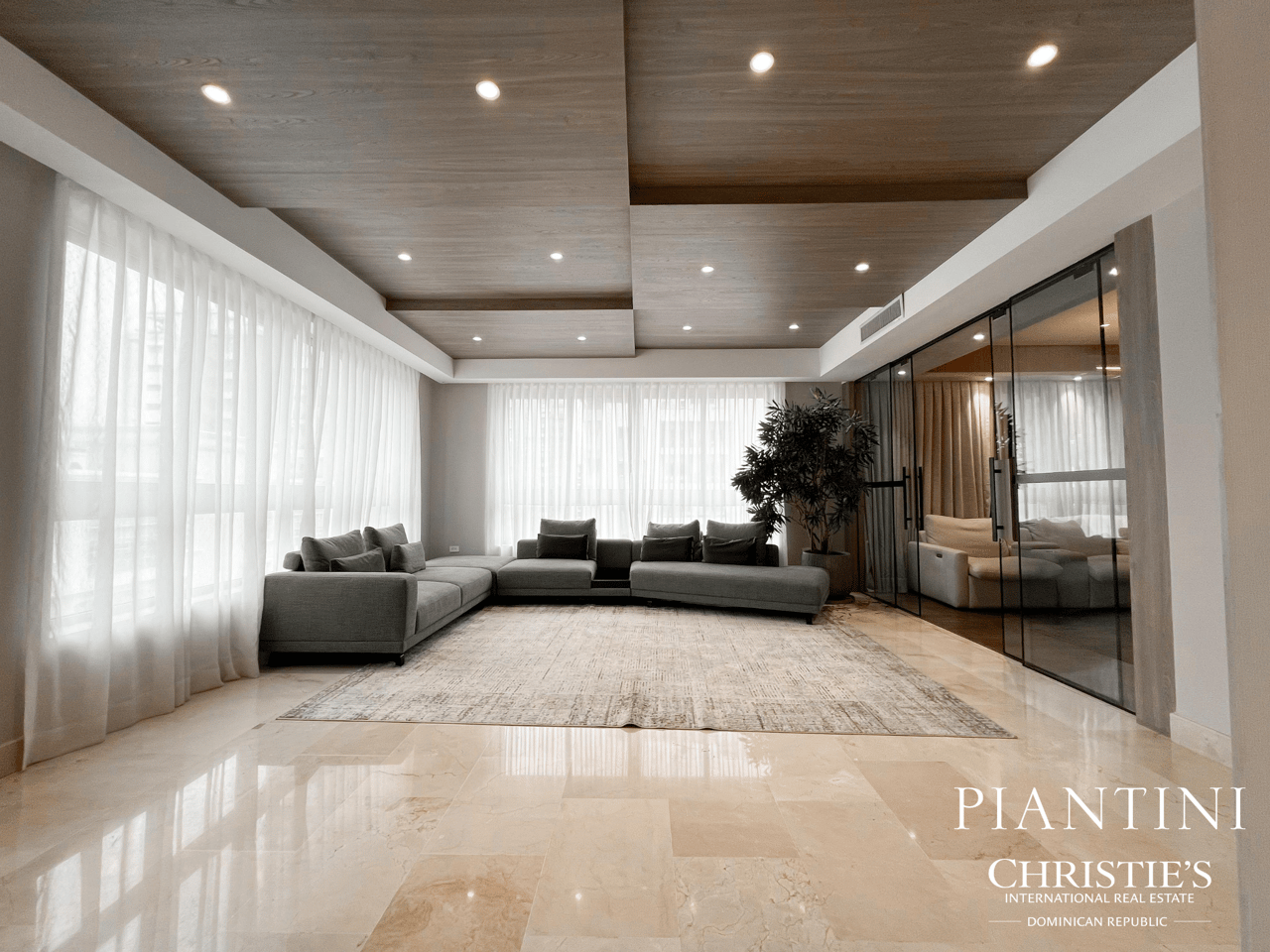 Piantini Condo, Santo Domingo.
