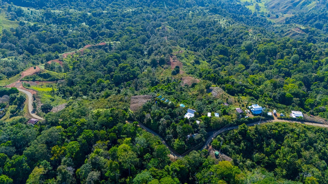 67 acres development (15 titled lots) with breathtaking views in Sierpe