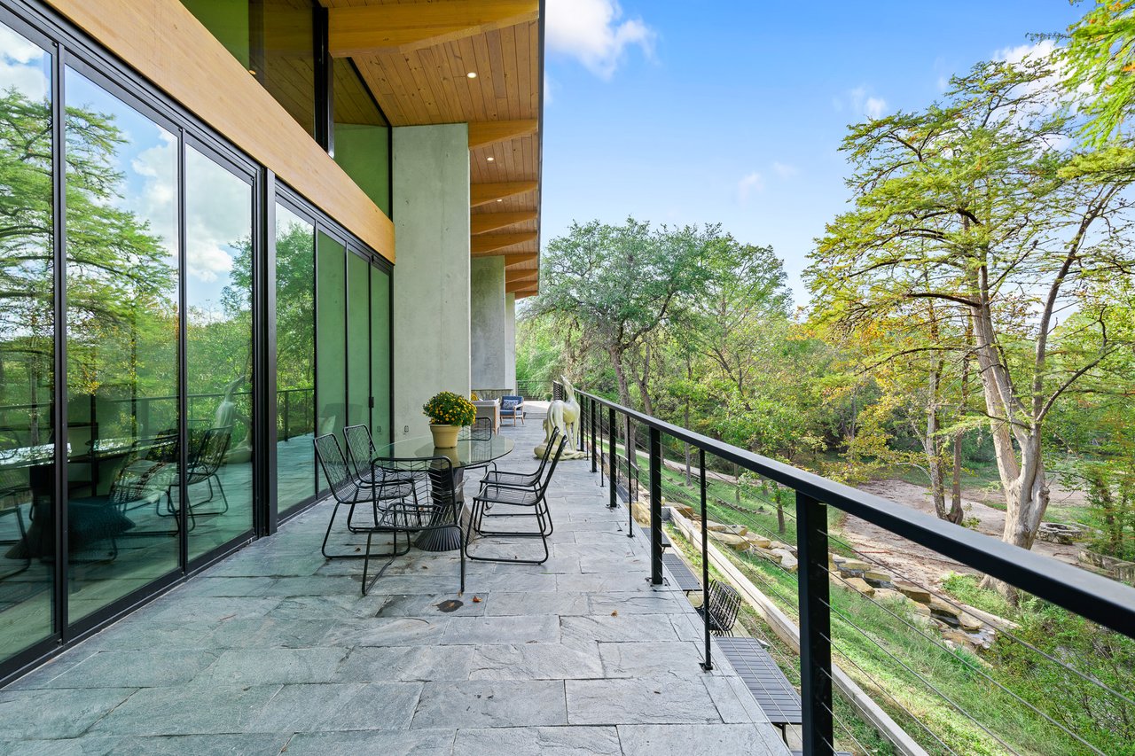 Hunt Waterfall River House