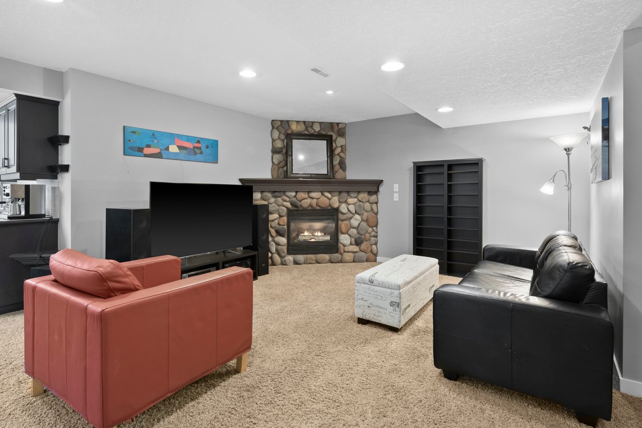 7 Valley Creek Bay NW