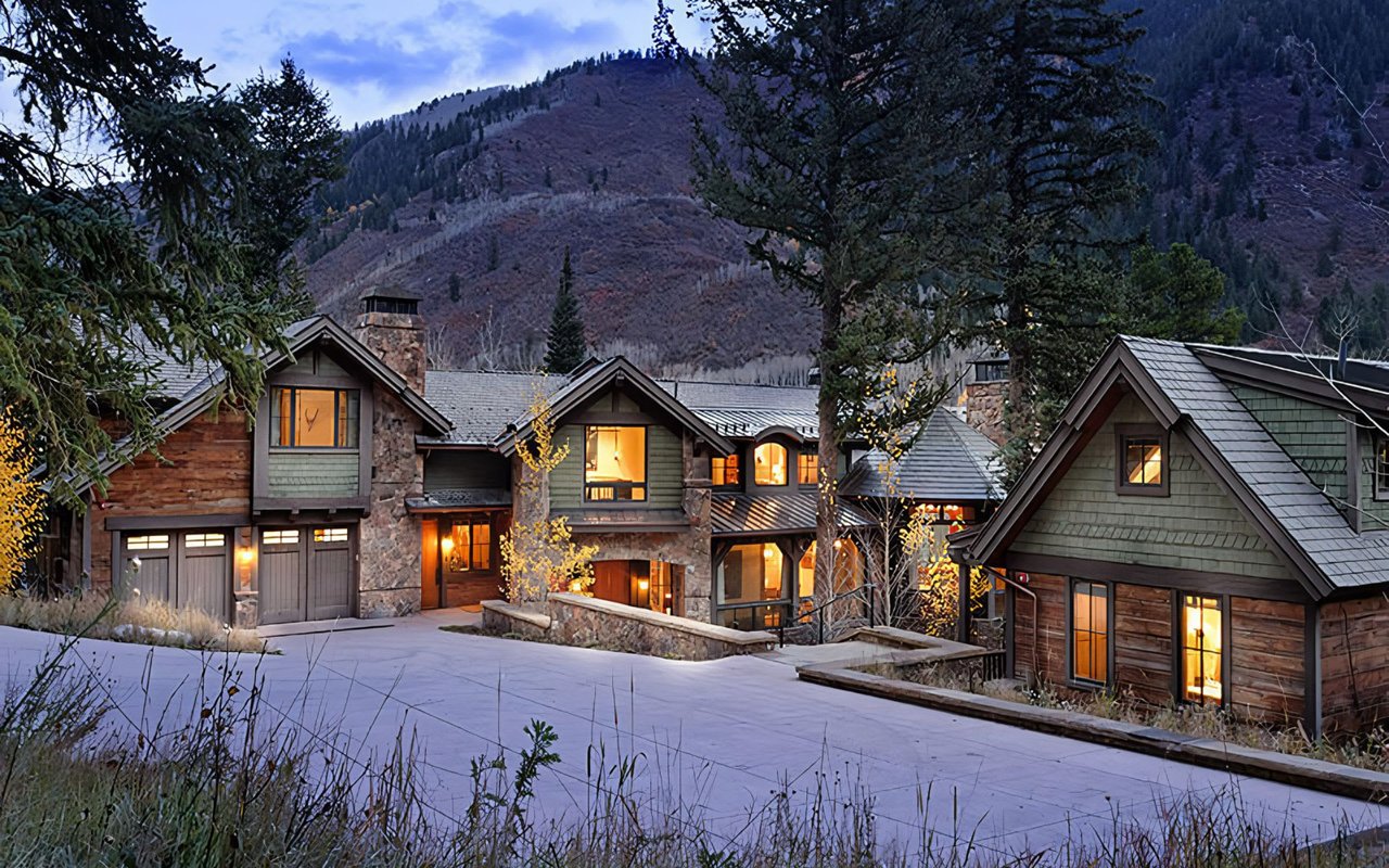 A Sophisticated European Mountain Retreat