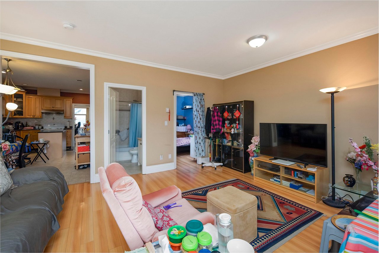 6963 Nelson Ave