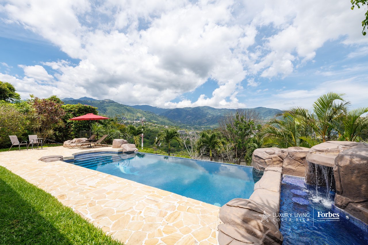21471 - Luxury colonial house with 4 bedrooms, office, terrace and pool