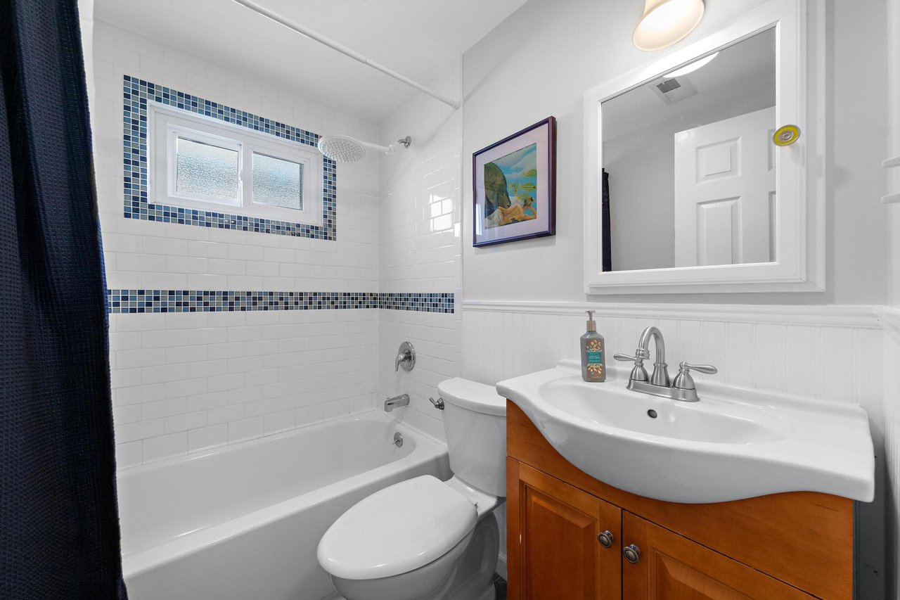 216 Taylor Ave, 2nd Floor Unit