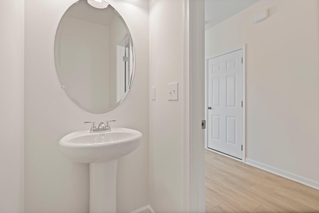 Modern 4-Bedroom Home with Scenic Mountain Views