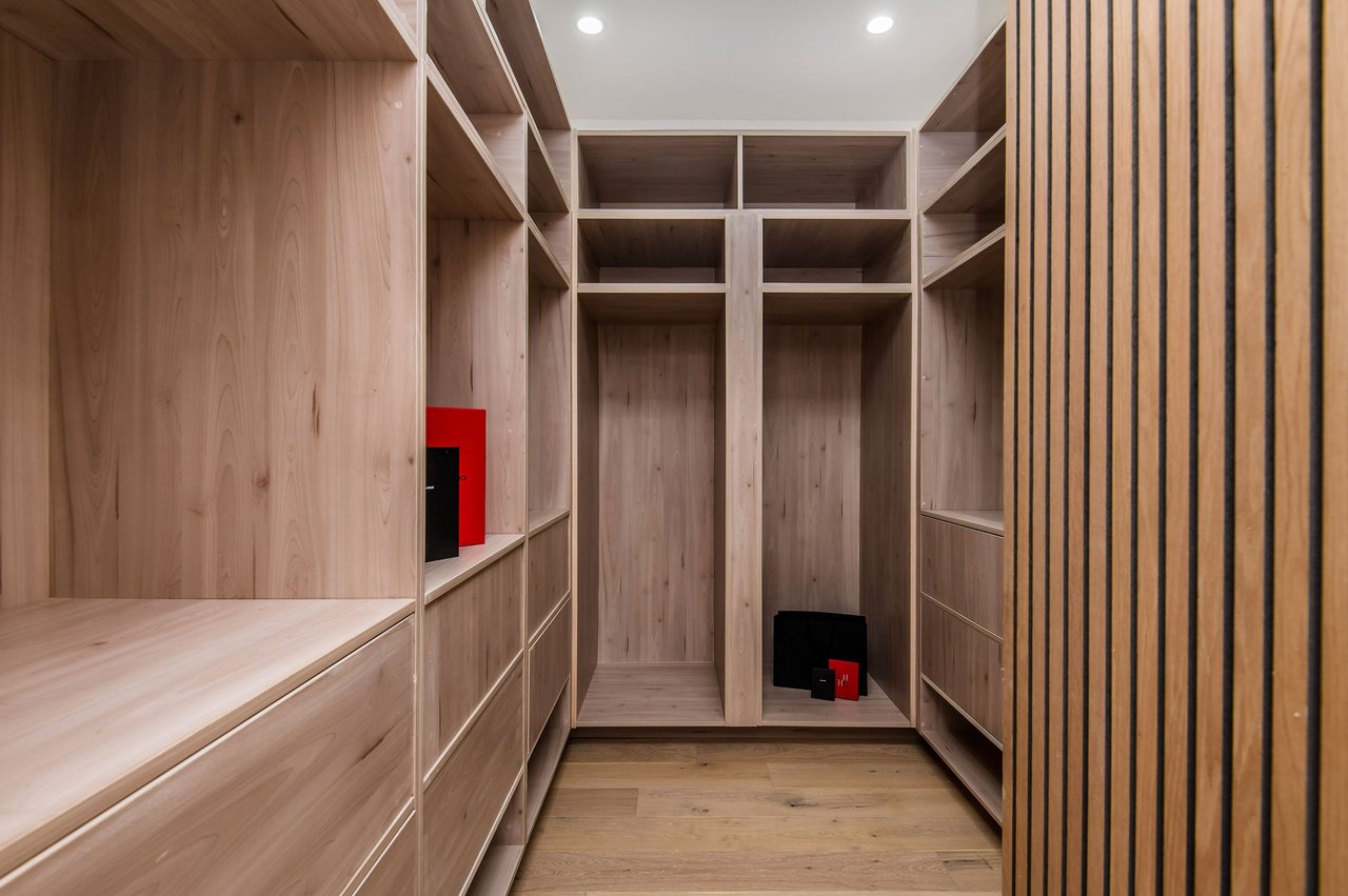 5132 Lindley Ave, Encino