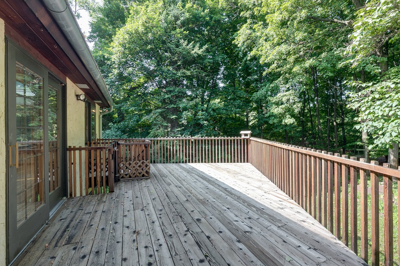 3390 Maplewood Rd | Deephaven