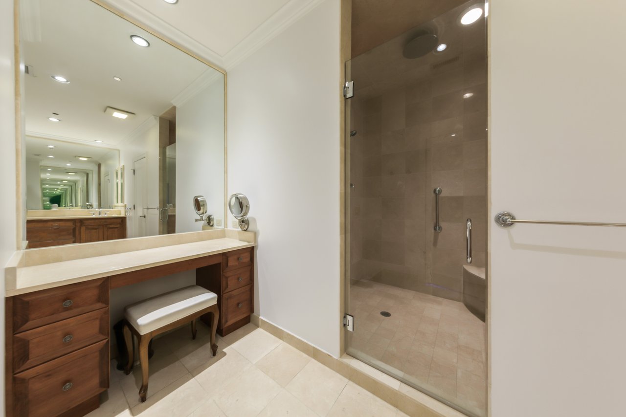 310 S Michigan Ave Unit 202