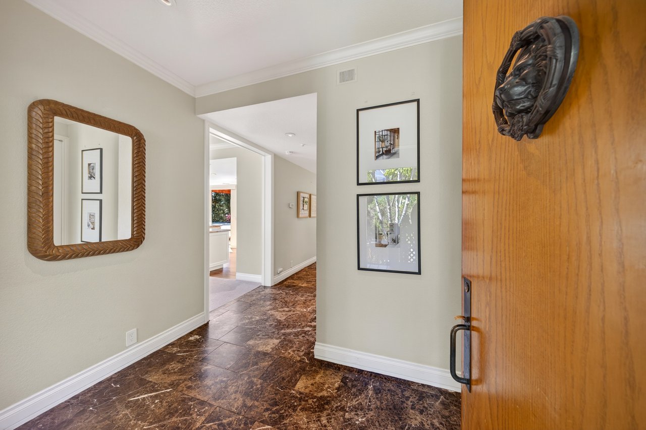 Luxurious End Unit in Point Tiburon