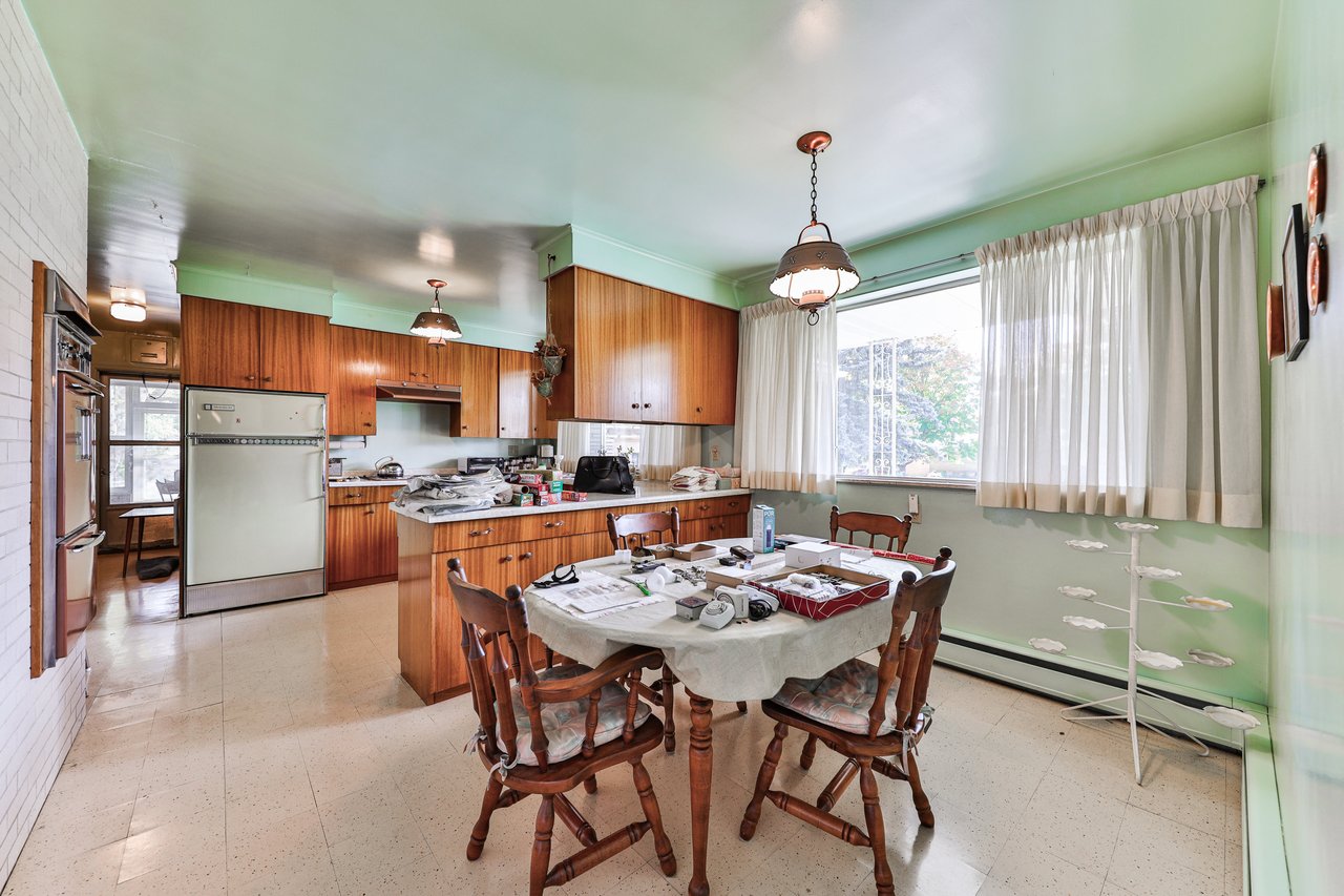 293 River Side Drive