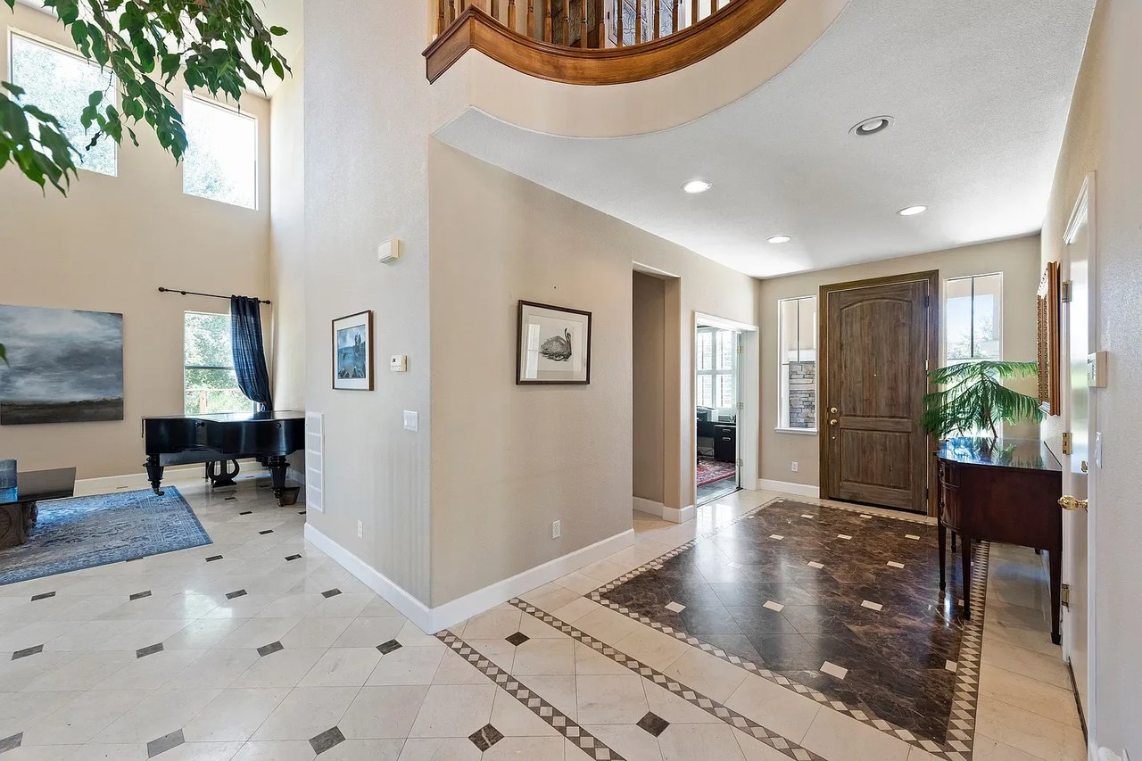 3800 Venus Ct