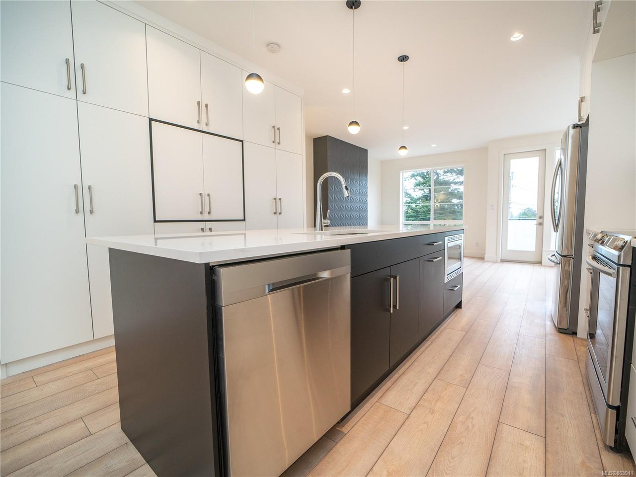 1-1052 Tillicum Rd, Saanich