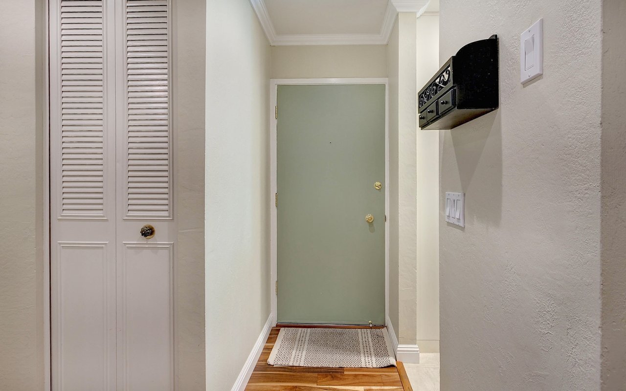 2564 Walnut Blvd, #107