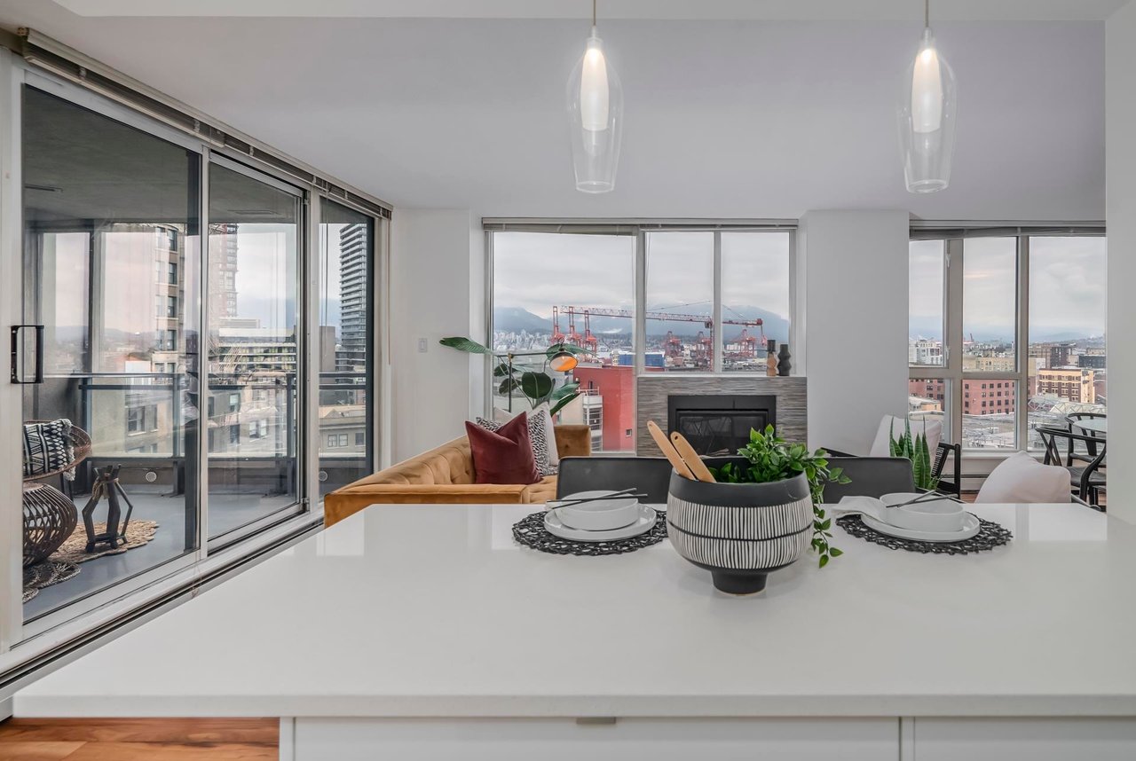 1302-183 Keefer Pl