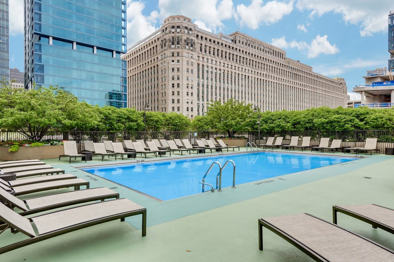 Picture of 400 N LaSalle amenities - pool view south | River North