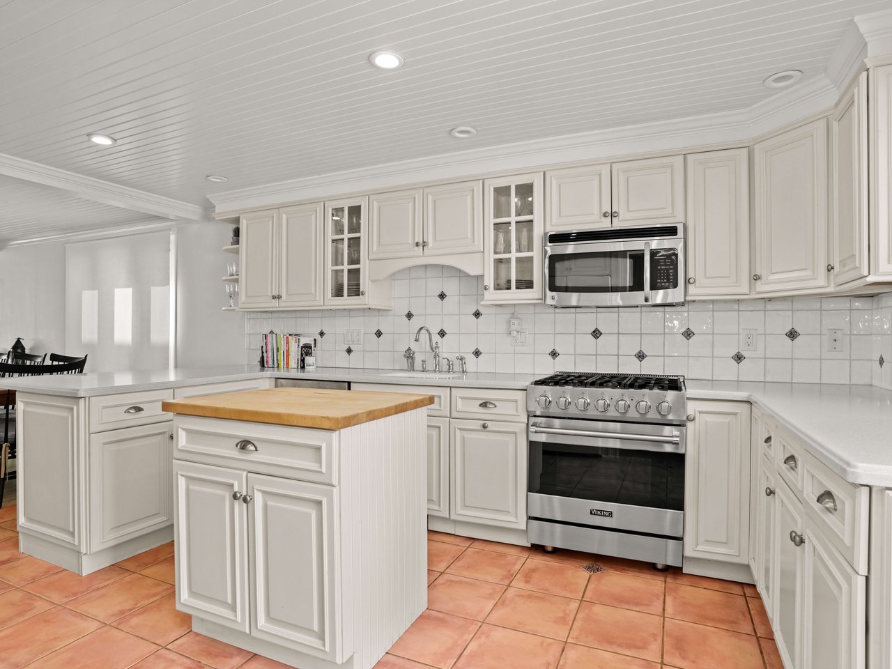 1141 Fairfield Beach Road, Fairfield