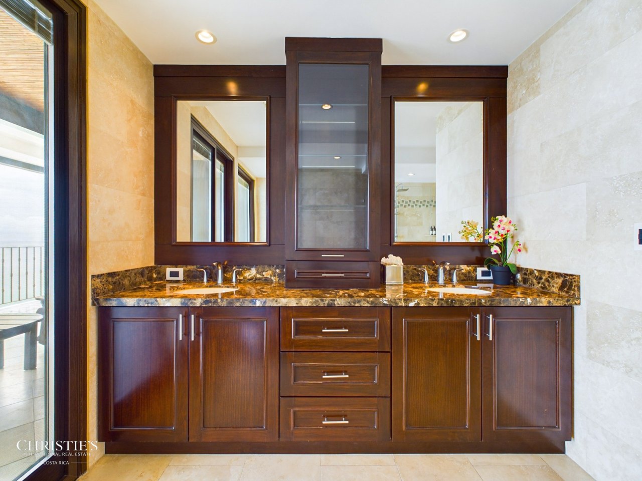 360 - 310 Splendor Penthouse