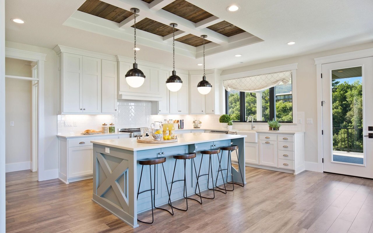 Painted Kitchen Cabinets, French Linen Chalk Paint