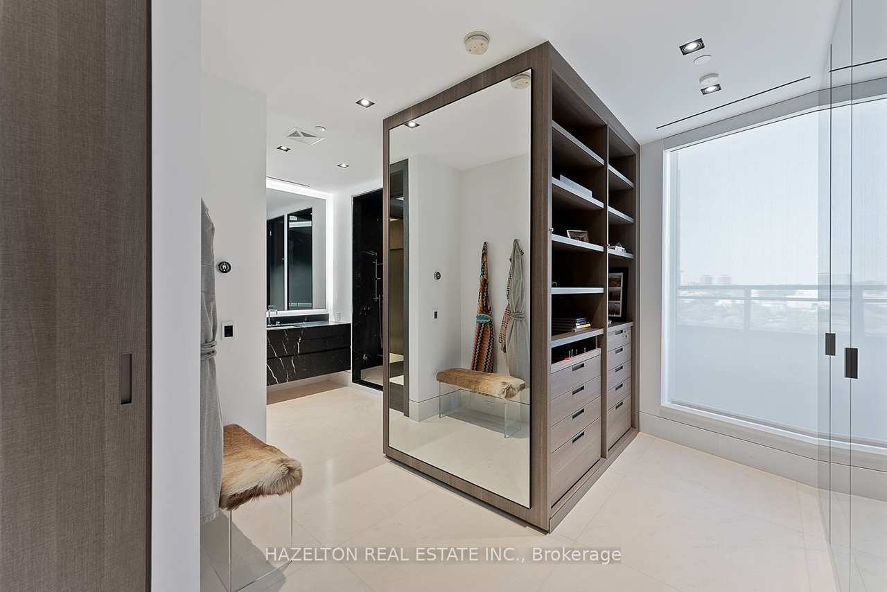 YORKVILLE'S PINACLE OF LUXURY PENTHOUSE