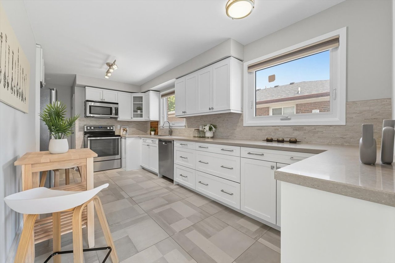1624 Coram Cres