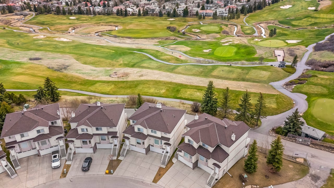 139 Country Hills Gardens NW