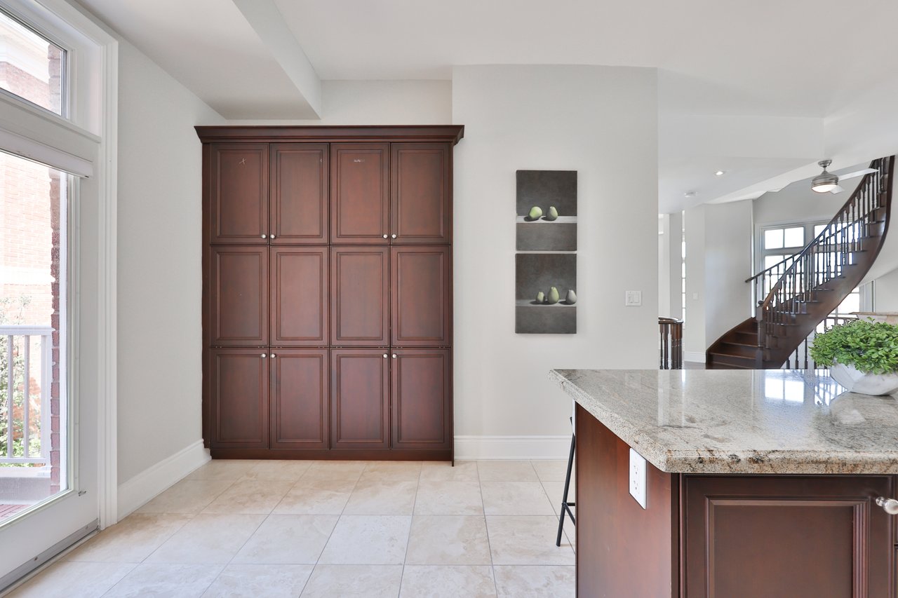 8-120 Bronte Road, Oakville 