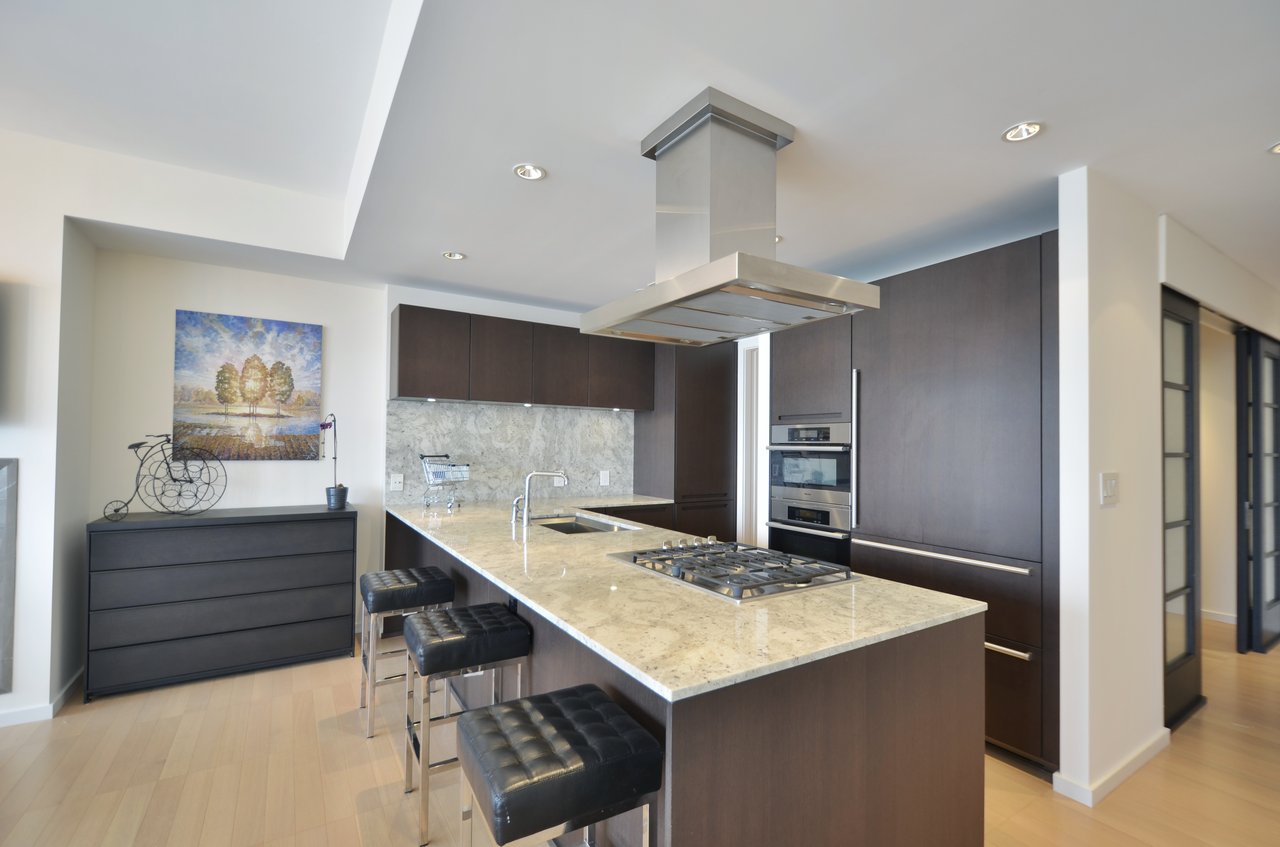 Suite 3003- 180 University Ave