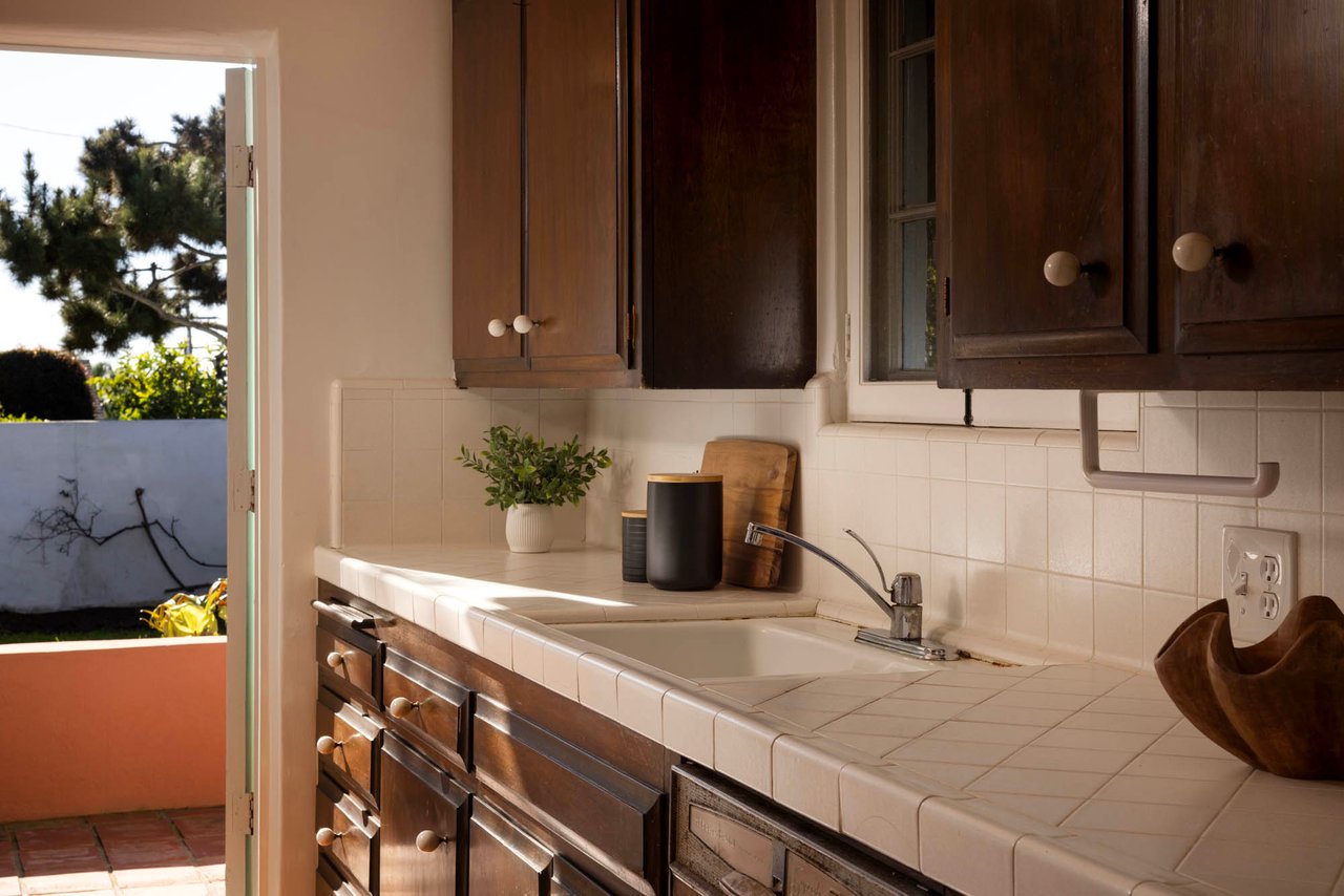 212 W Avenida Valencia