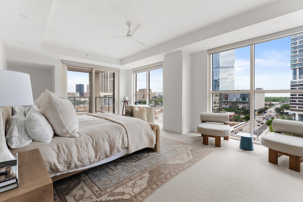 98 San Jacinto Blvd #807