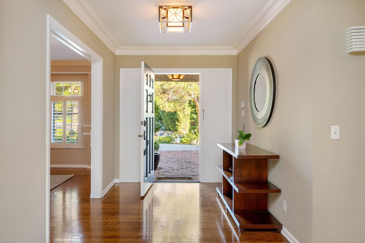 723 N Sierra Dr, Beverly Hills