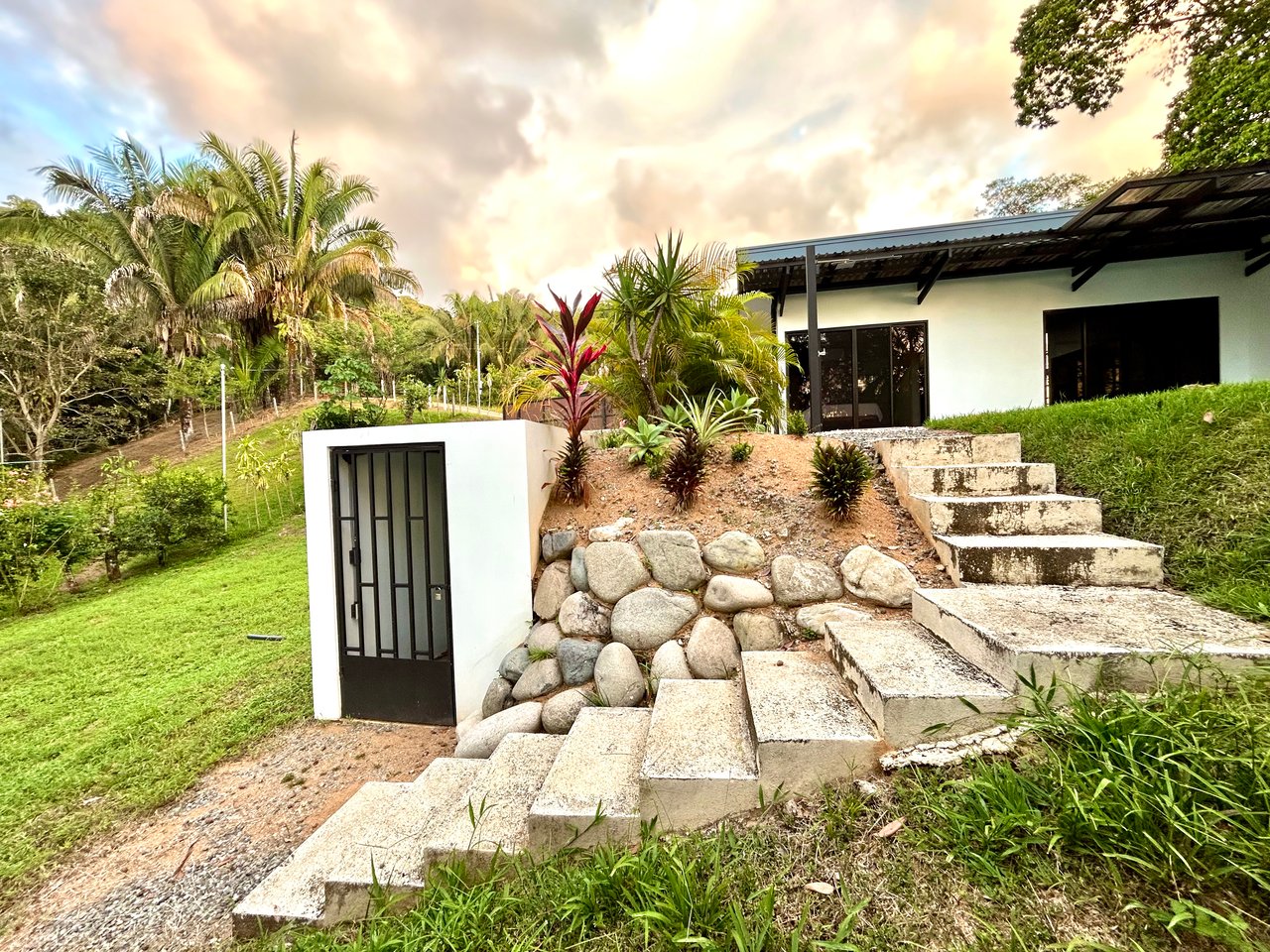 Brand-New 2BR/2BT in Playa Hermosa – 5 Minutes to the Beach | Priced to Sell