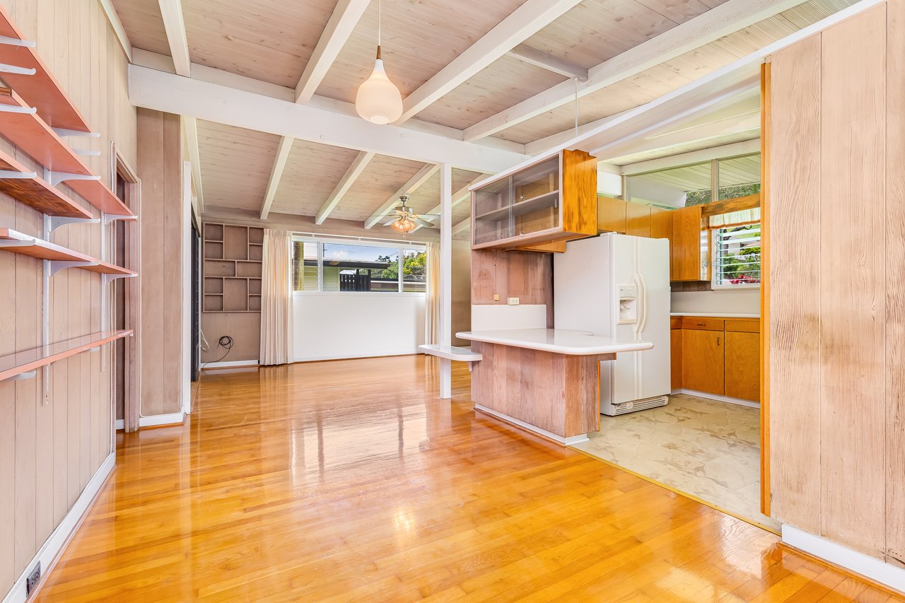 3313 Manoa Road