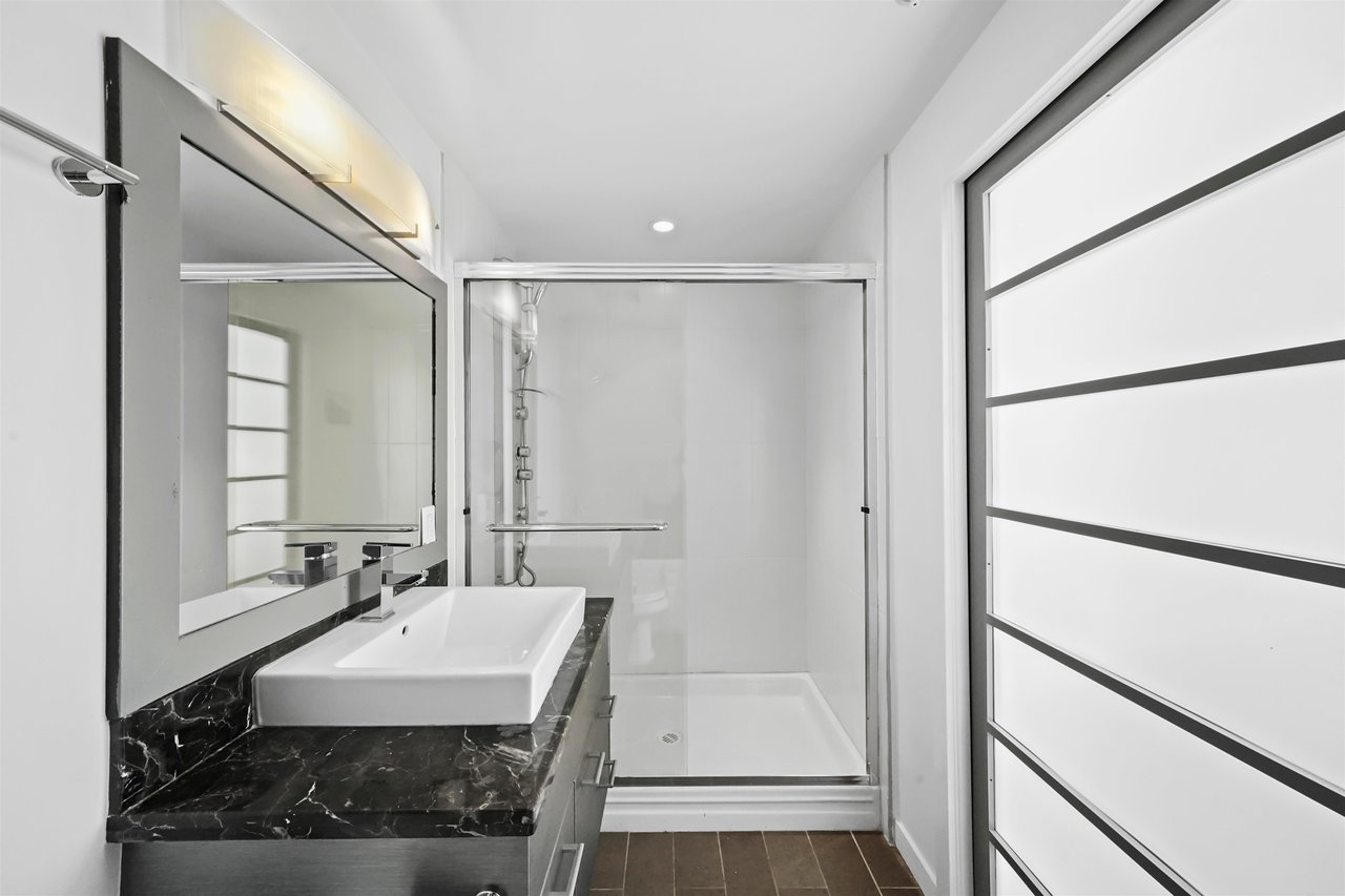 3905-188 Keefer Pl